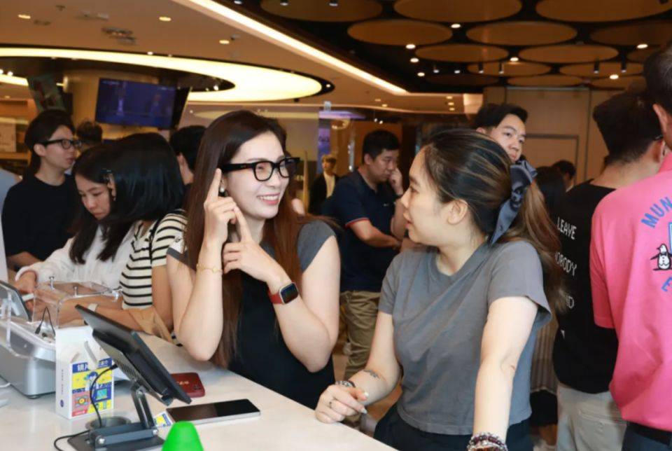 镜台湾独卖；VisionPro 2或年底推出瓦力游戏新消息！约3700元HTC首款AI眼(图6)