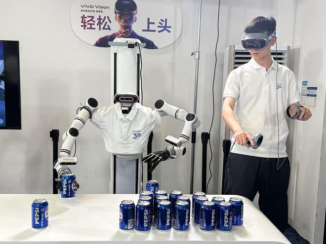 实头显：比苹果轻一半 暂不公开销售瓦力棋牌试玩vivo发布首款混合现(图3)